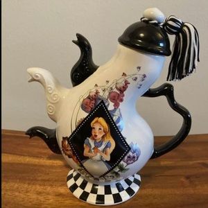 Collectible Disney Alice in Wonderland 3 Spout Teapot. LIKE NEW